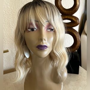 Blonde Ombre Wig Approx 13” Shoulder Length Combs and Hook Straps Closure NWT